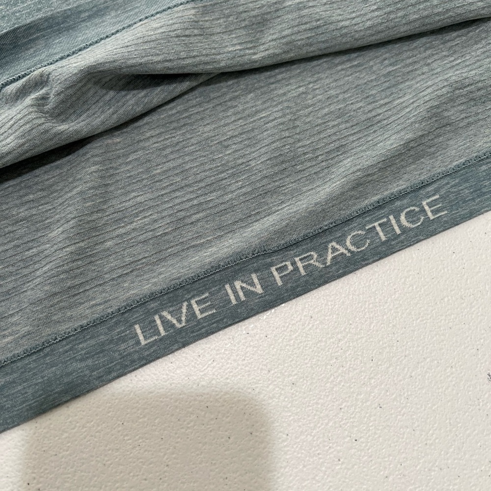 Lululemon Metal Vent Tech Surge Short
Sleeve XL ~L - Picture 8 of 9
